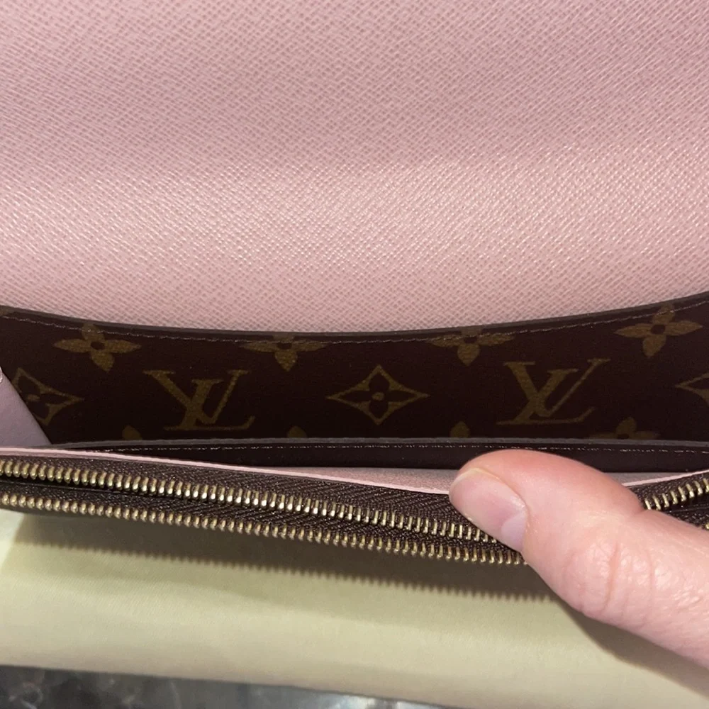 Louis Vuitton wallet - Picture 6 of 8